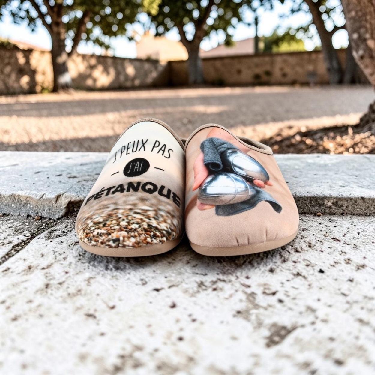 Pantoufles humoristiques « J'peux pas, j'ai pétanque »
